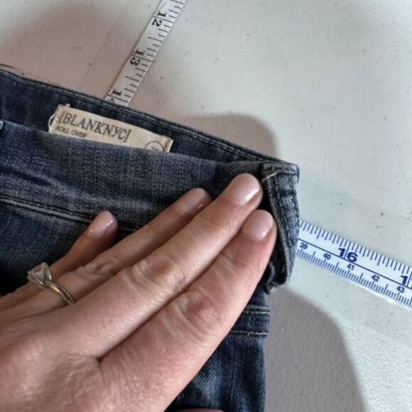 Blank NYC Roll Over Cuffed Jean Shorts size 26 medium wash - Picture 7 of 8